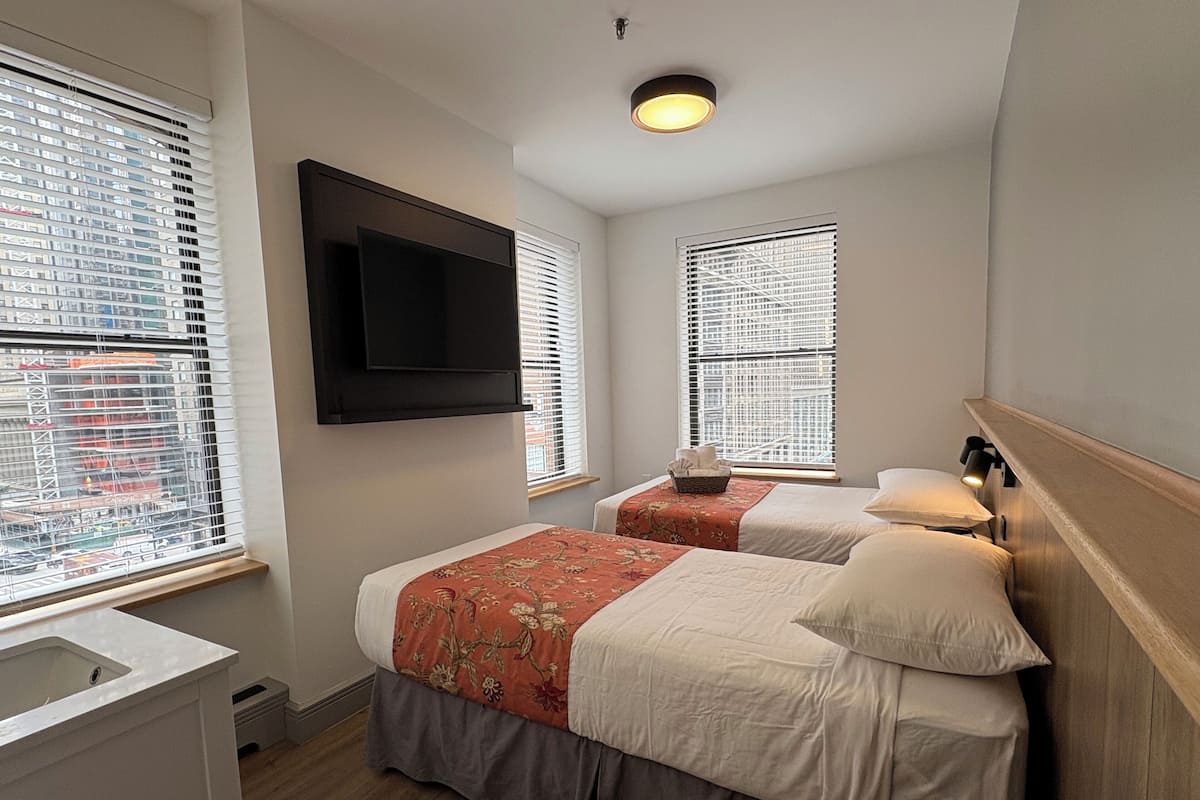 2 Twin Beds-Shared Bath | Wifi, ropa de cama y acceso para silla de ruedas