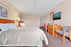 Standard Double Room, 2 Queen Beds | Champagne service - Niagara Lodge & Suites (Niagara Falls)