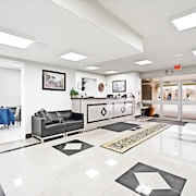 Niagara Lodge & Suites