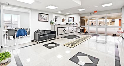 Niagara Lodge & Suites