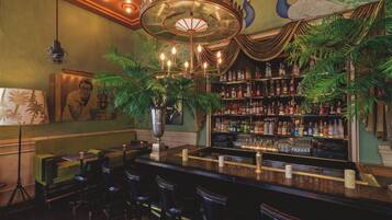 3 bars, lounge dans le hall