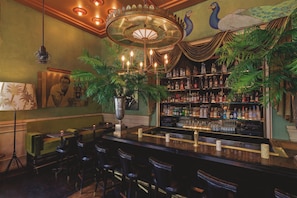 3 bars, lounge dans le hall