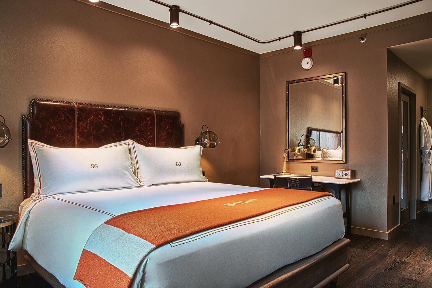 Egyptian cotton sheets, premium bedding, minibar, in-room safe