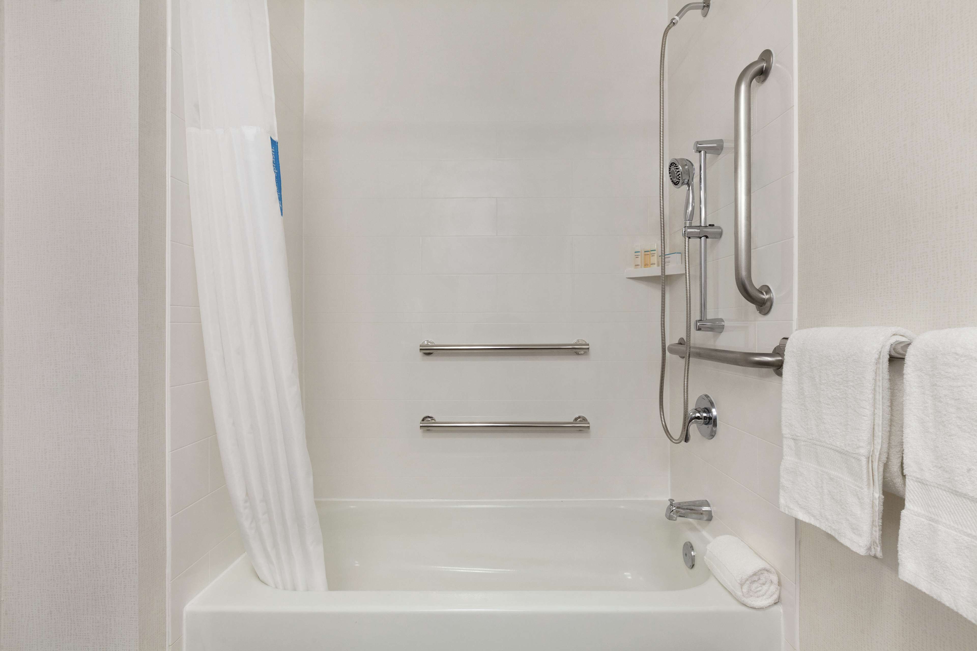 combined shower/bathtub, free toiletries, hair dryer, towels