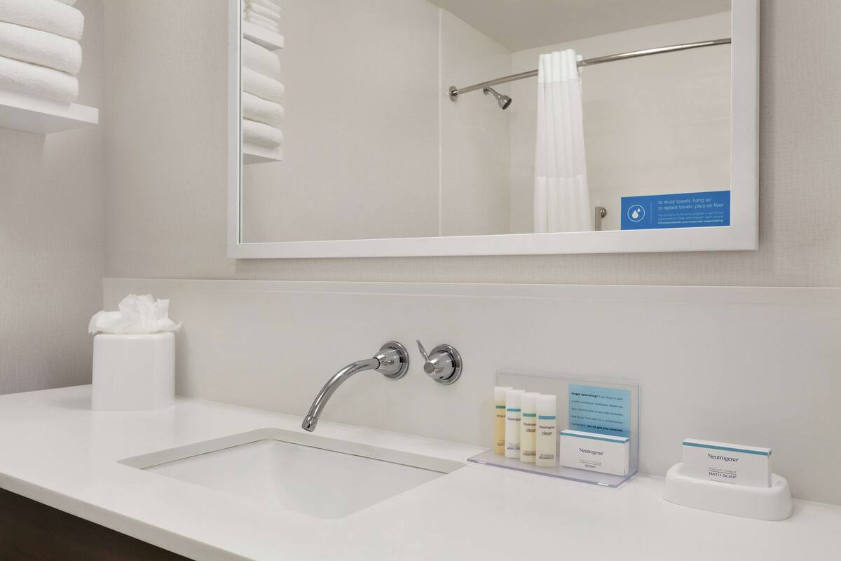 combined shower/bathtub, free toiletries, hair dryer, towels