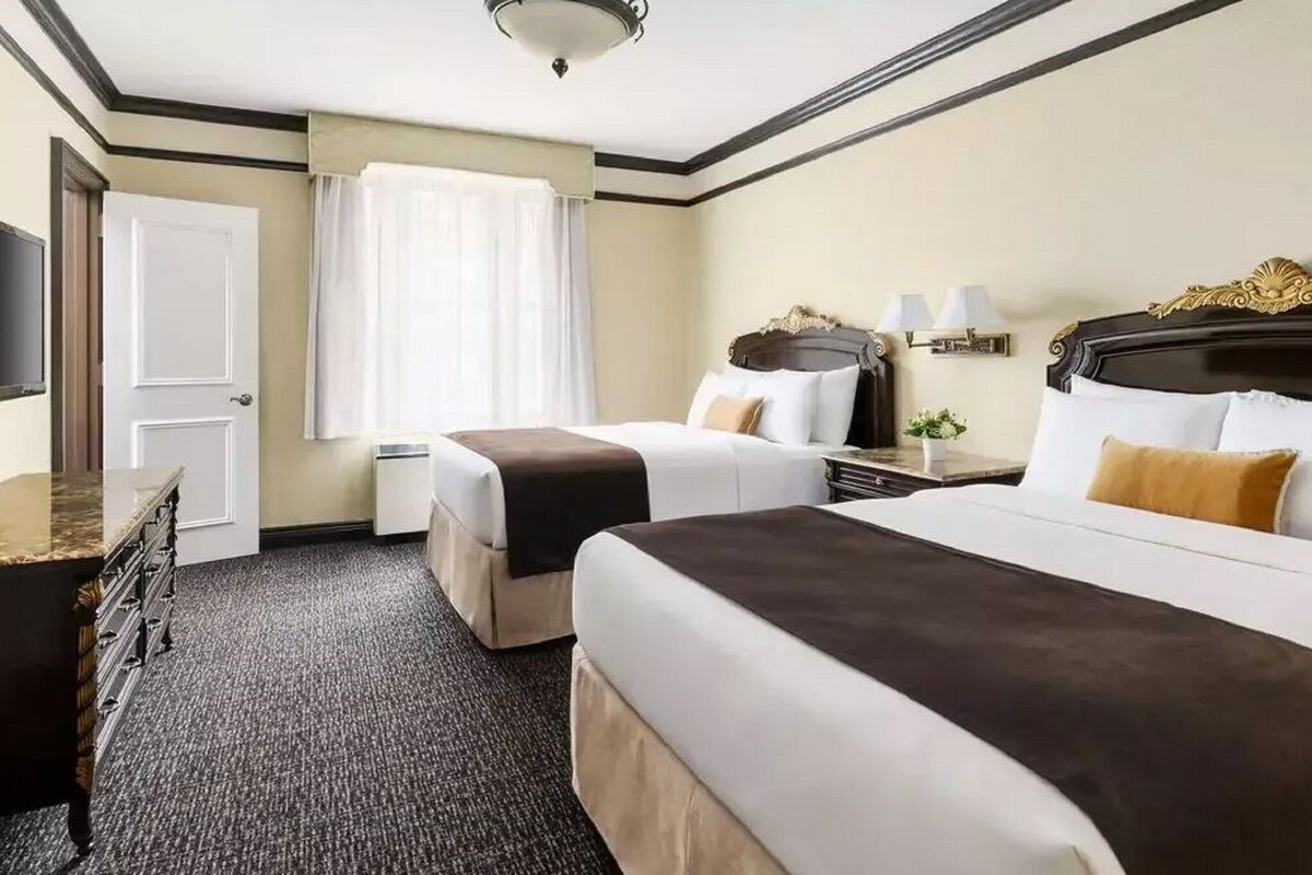 Hypo-allergenic bedding available, in-room safe, desk, laptop workspace