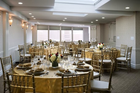 The Lucerne Hotel - Image 5