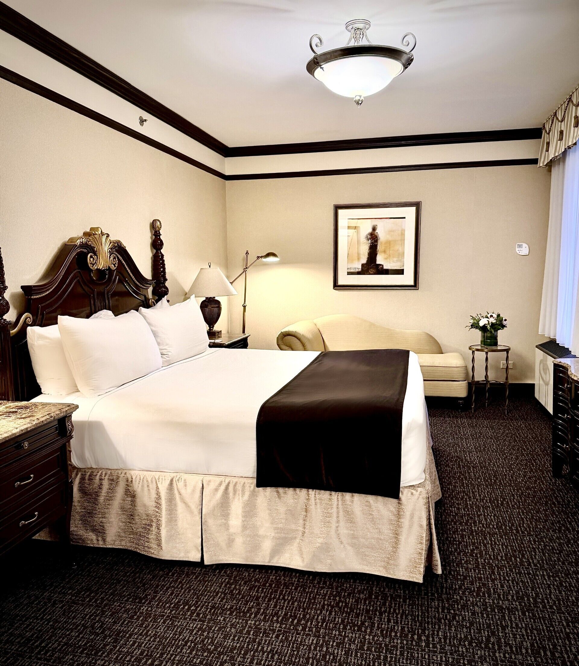 주니어 스위트 | 저자극성 침구, 객실 내 금고, 각각 다른 스타일의 인테리어, 책상