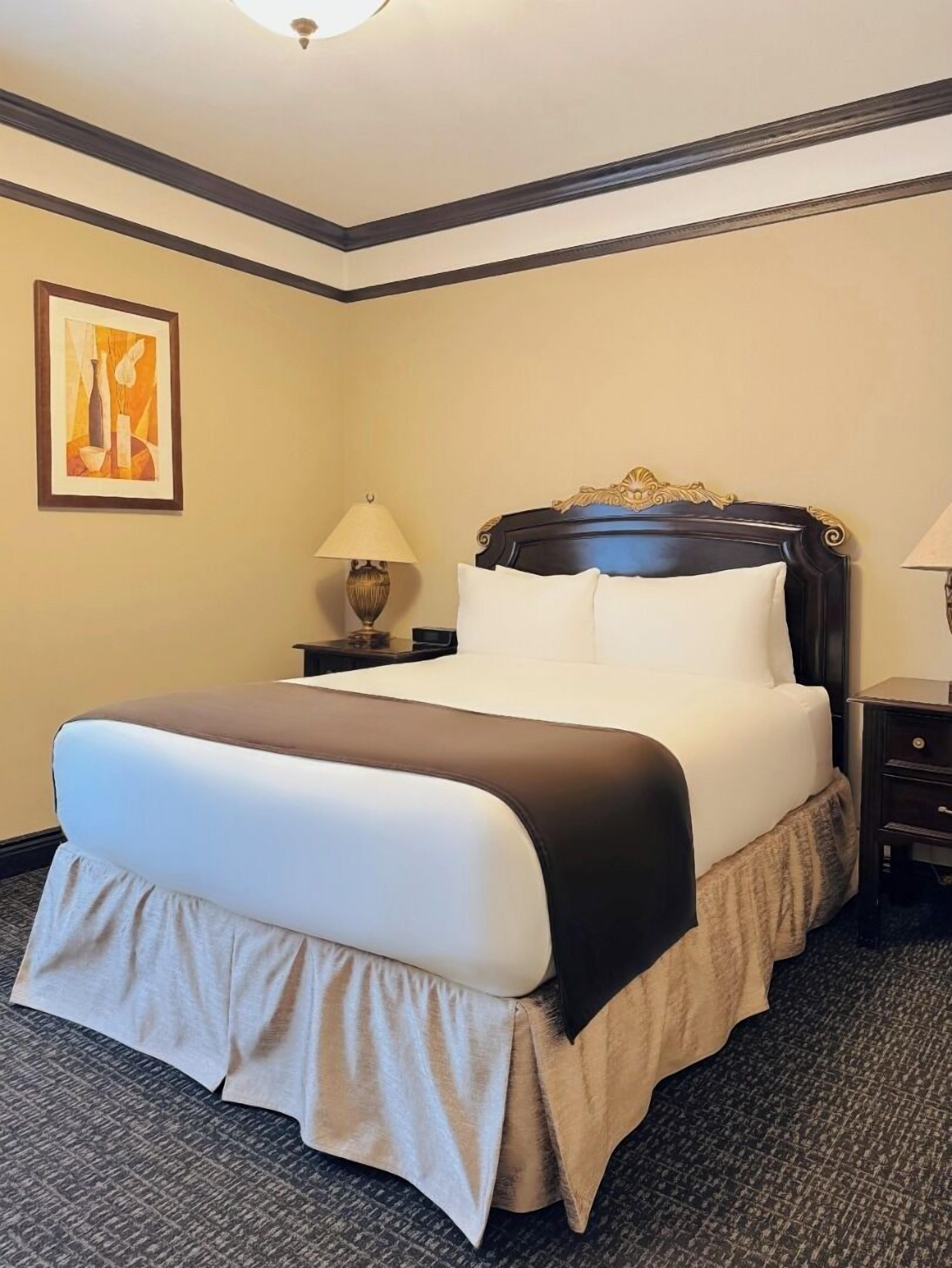 패밀리 스위트 | 저자극성 침구, 객실 내 금고, 각각 다른 스타일의 인테리어, 책상