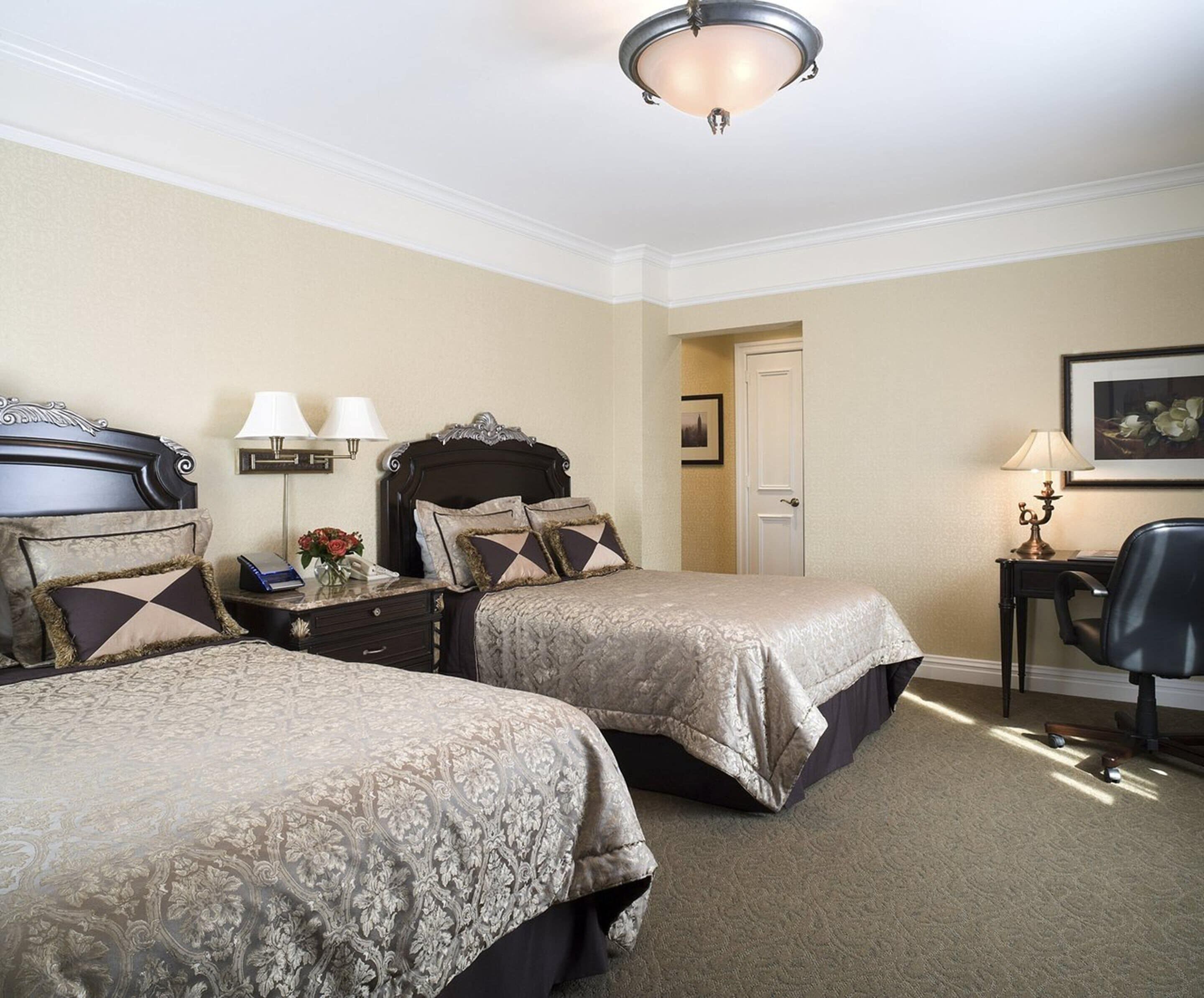Hypo-allergenic bedding, in-room safe, individually decorated, desk