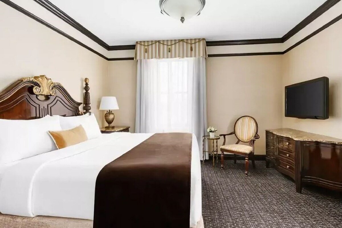 Hypo-allergenic bedding available, in-room safe, desk, laptop workspace