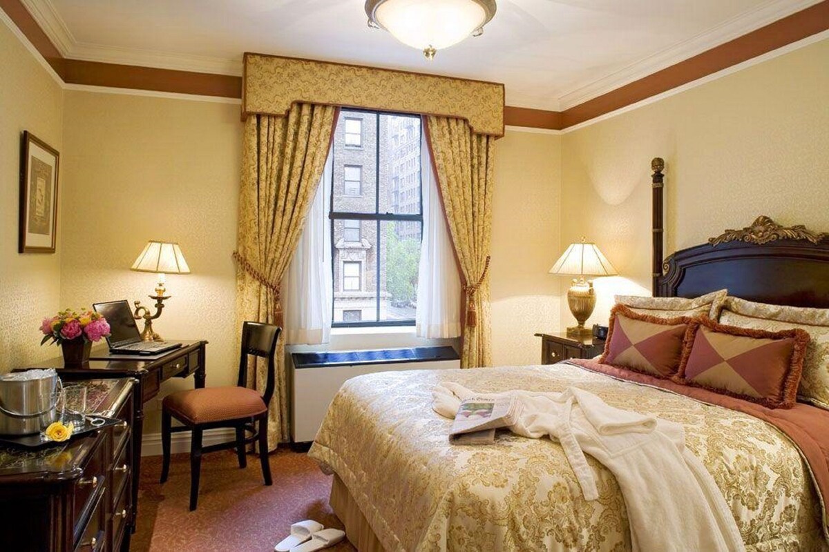 Hypo-allergenic bedding available, in-room safe, desk, laptop workspace