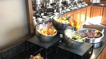 Colazione completa a pagamento, servita tutte le mattine