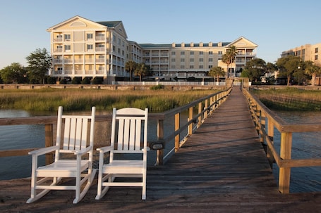 Exterior. Courtyard Charleston Waterfront by Marriott