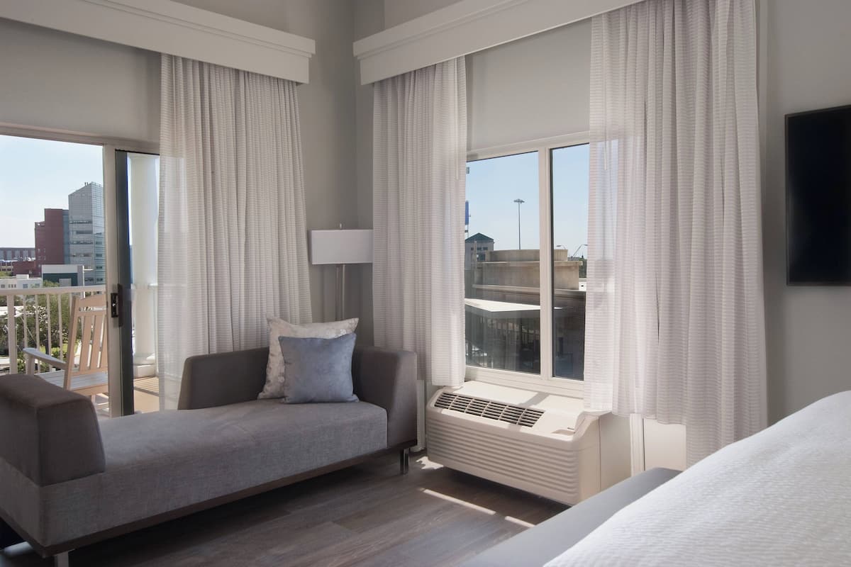 1 bedroom, premium bedding, in-room safe, desk