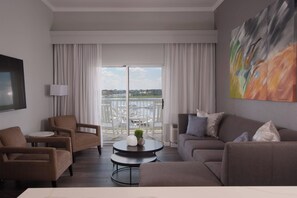 Flat-screen TV, pay films