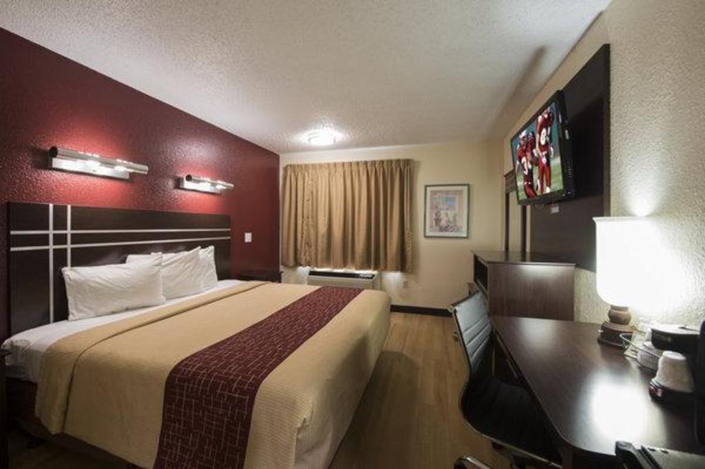 In-room safe, desk, laptop workspace, iron/ironing board