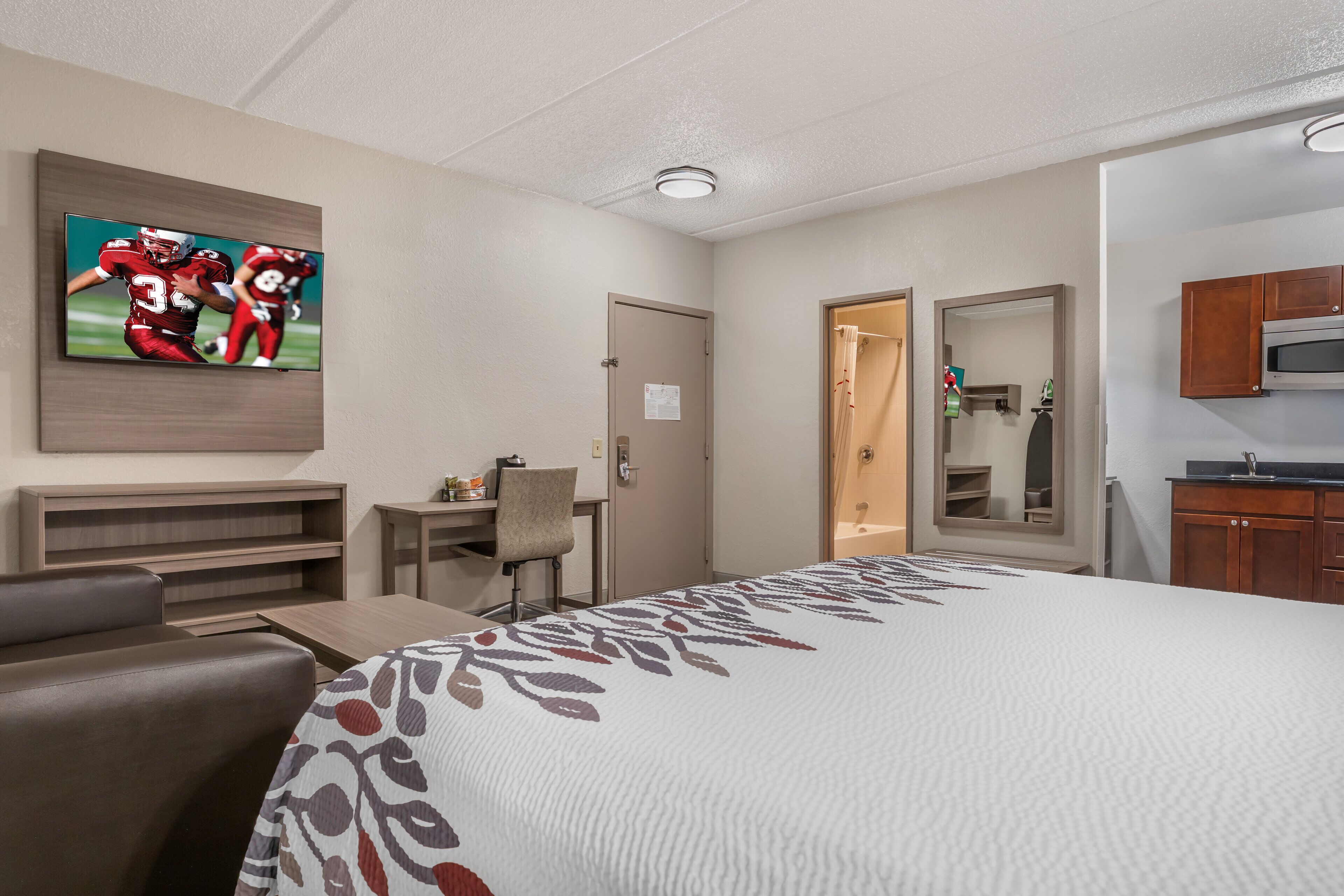 Rom – superior, 1 kingsize-seng, ikke-røyk, kjøkken | Safe på rommet, skrivebord og skrivebord for bærbar PC