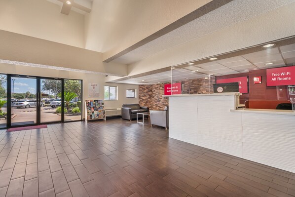 Lobby - Red Roof Inn Houston - Brookhollow (Houston)