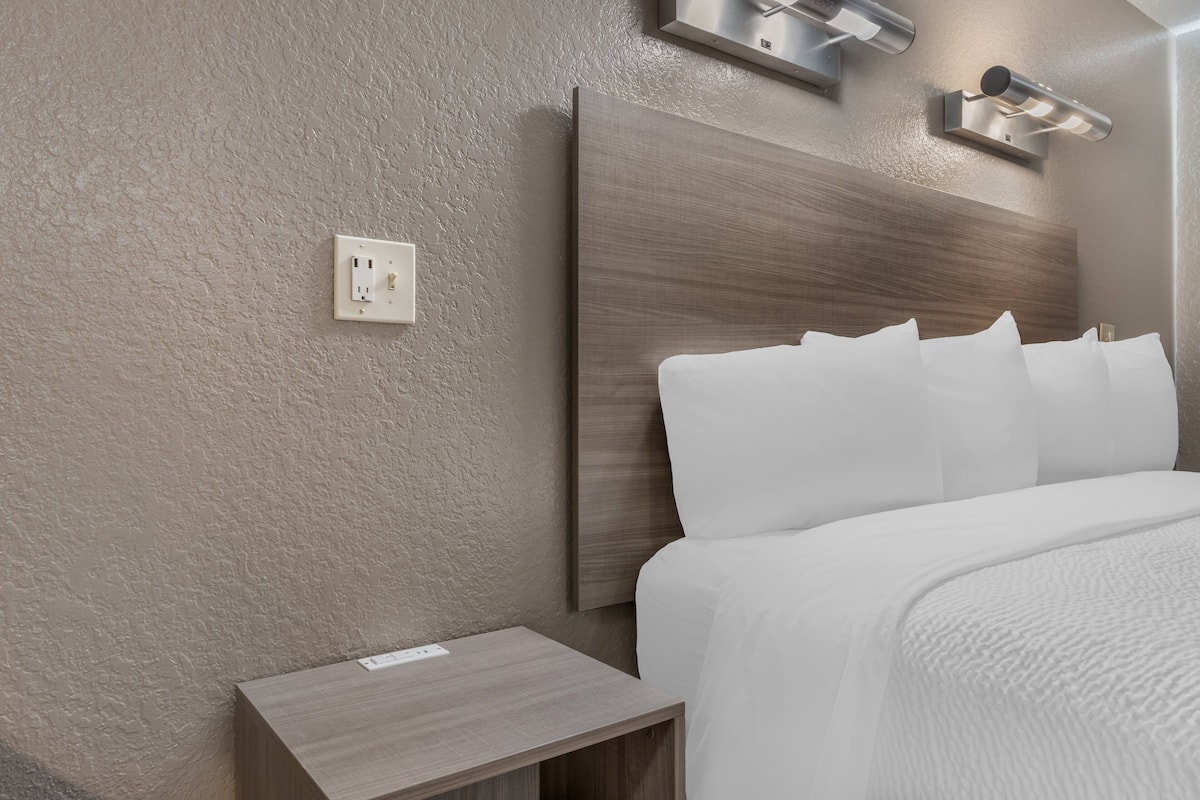 In-room safe, desk, laptop workspace, iron/ironing board