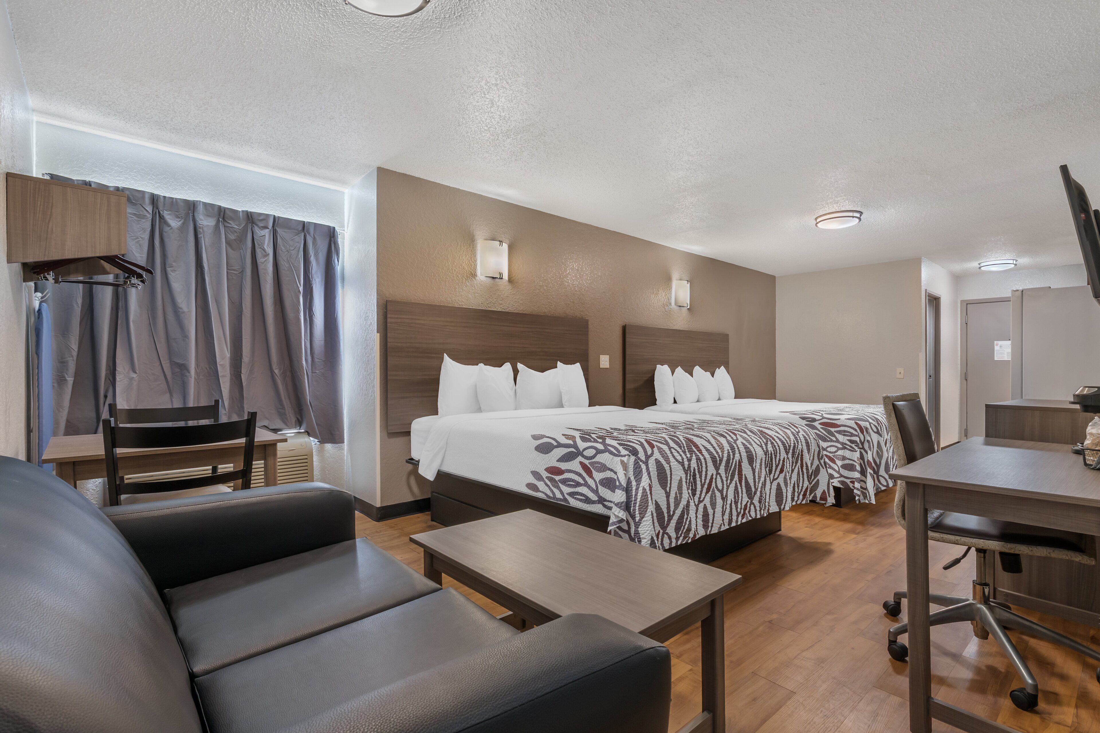 Caja de seguridad en la habitación y escritorio 