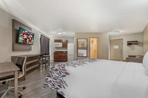 In-room safe, desk, laptop workspace, iron/ironing board - Red Roof Inn Houston - Brookhollow (Houston)