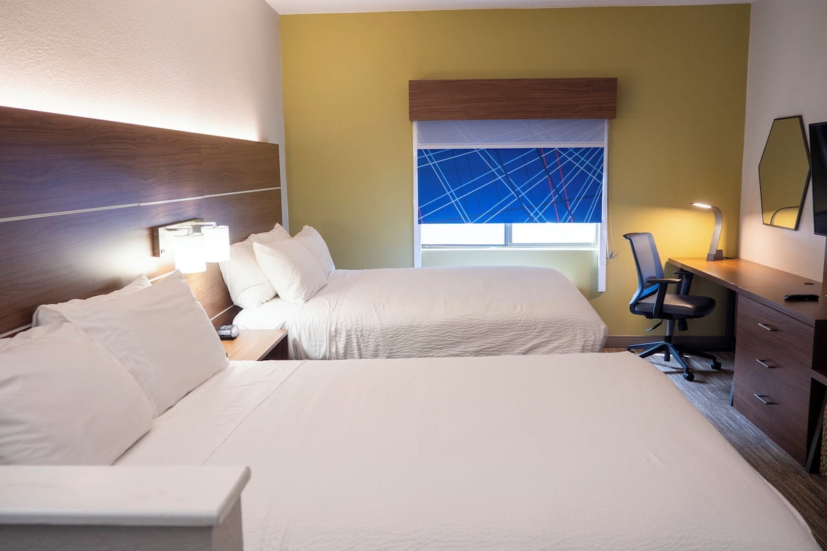 1 bedroom, in-room safe, desk, blackout curtains