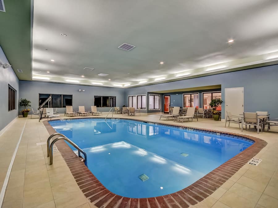 Una piscina cubierta