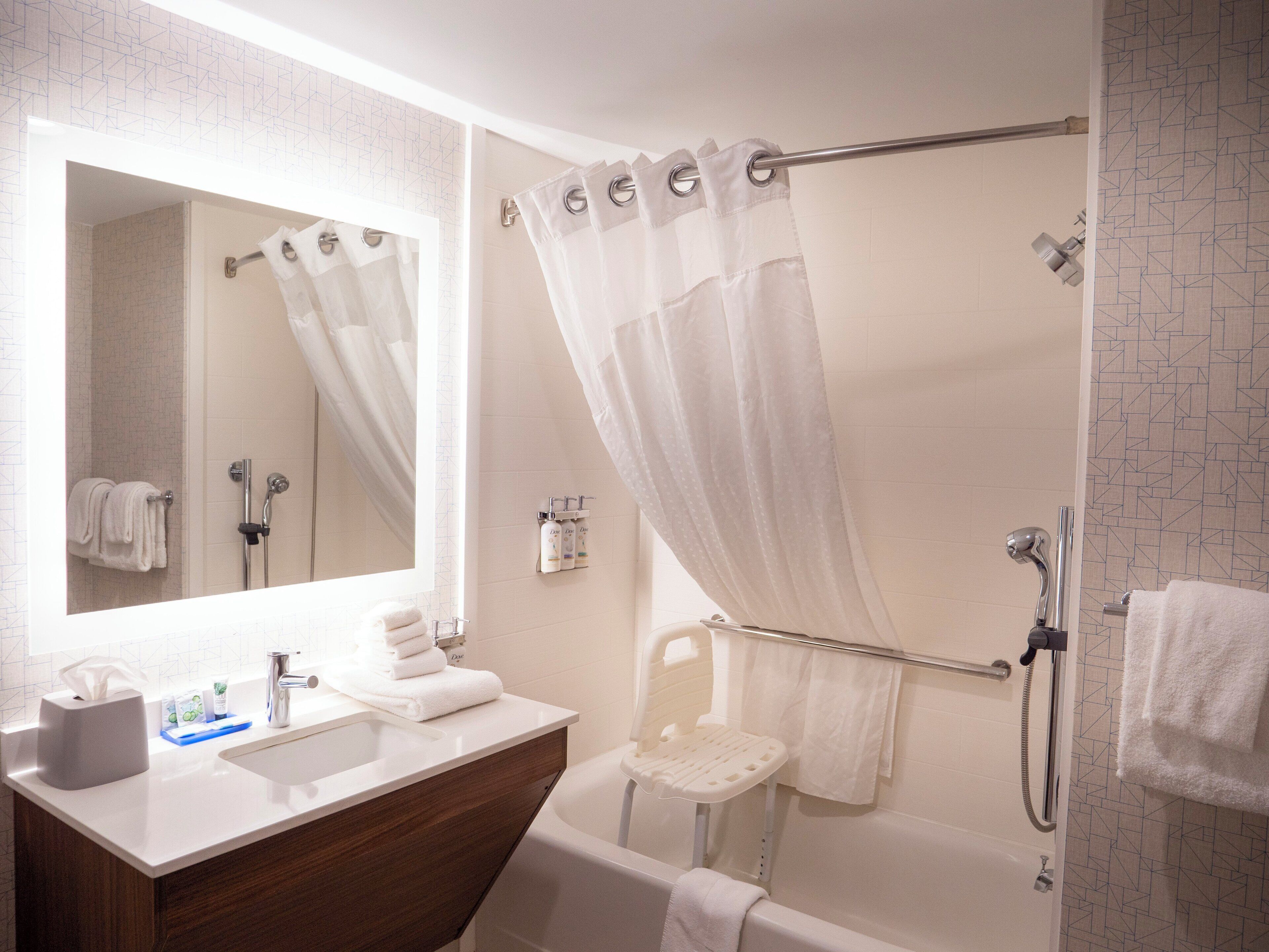 combined shower/bathtub, eco-friendly toiletries, hair dryer, towels