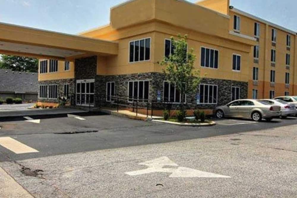 Quality Inn & Suites Greenville near downtown