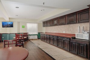 Free daily continental breakfast