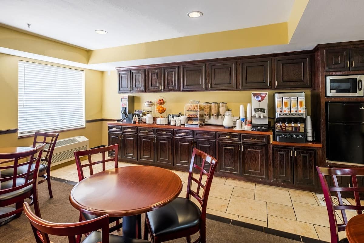 free daily continental breakfast