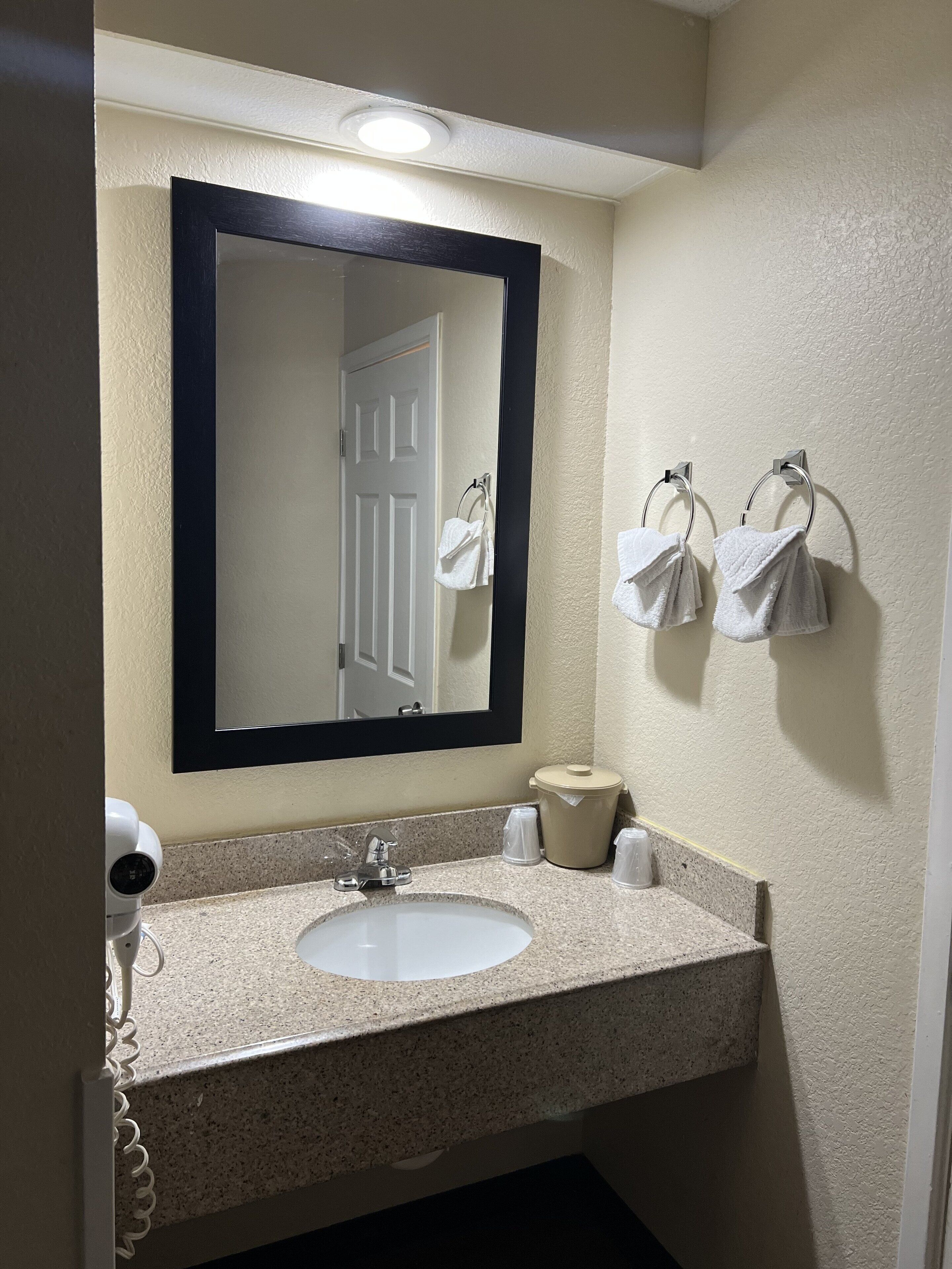 combined shower/bathtub, free toiletries, hair dryer, towels
