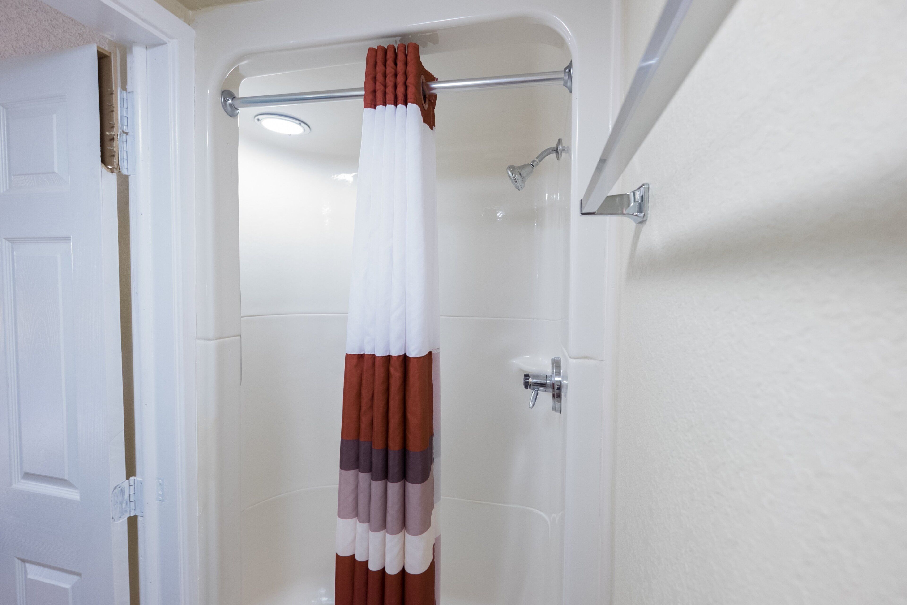 combined shower/bathtub, free toiletries, hair dryer, towels