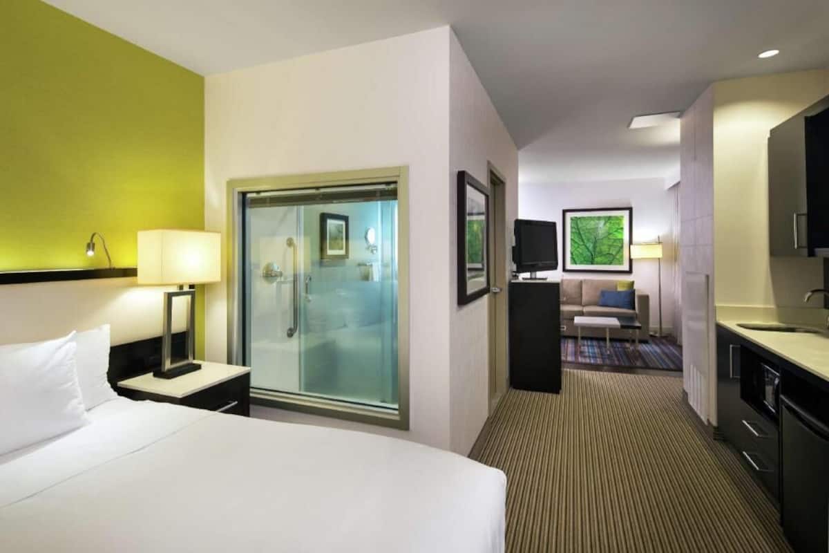 Premium bedding, pillowtop beds, in-room safe, desk