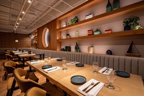 Restaurant - The Hollis Halifax a DoubleTree Suites by Hilton Hotel (Halifax)