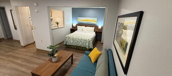 HomeTowne Studios & Suites by Red Roof Greensboro