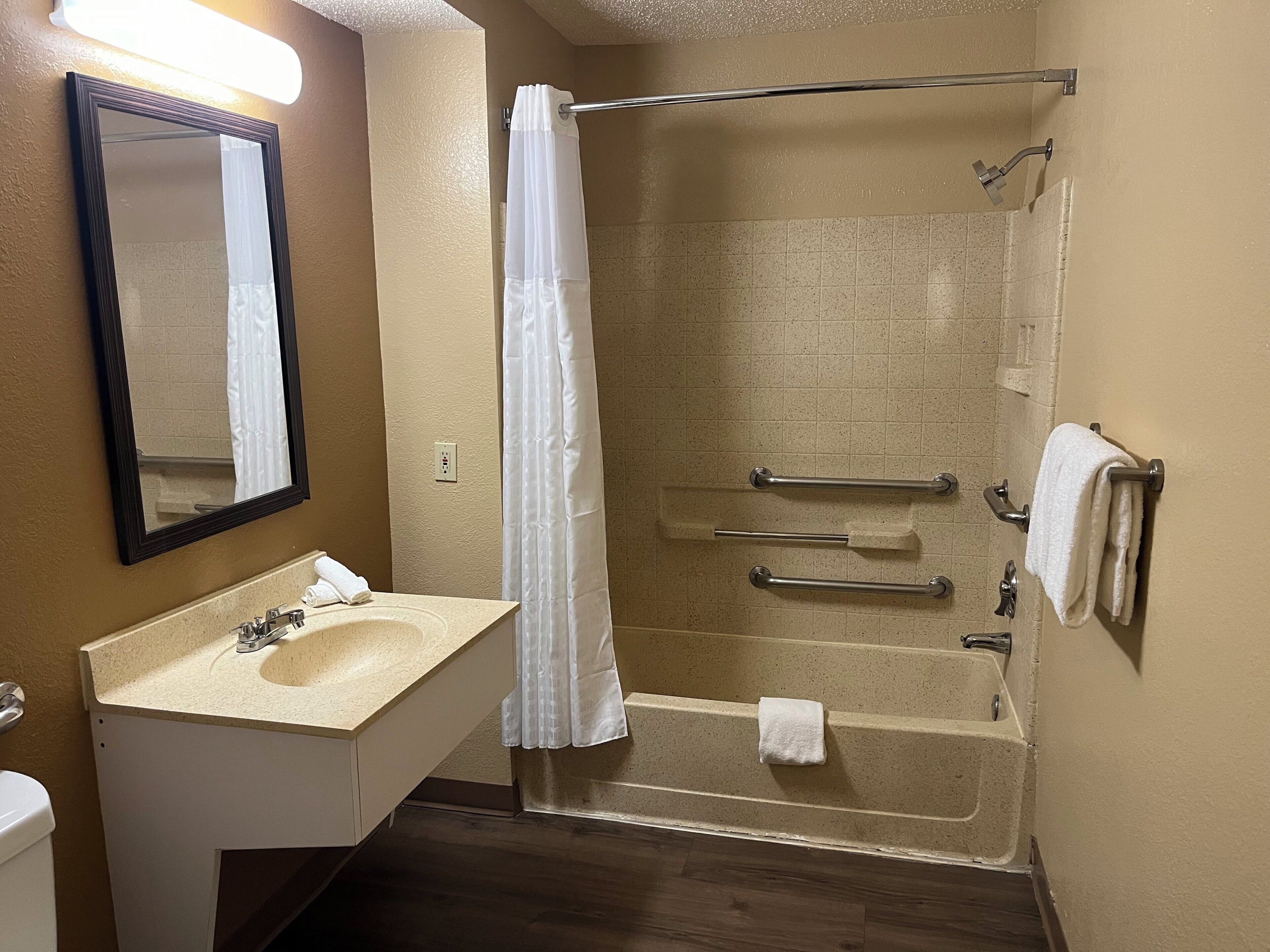 Suite, 1 Queen Bed with Sofa bed, Non Smoking (Accessible) | Bathroom | Free toiletries, towels, soap, shampoo
