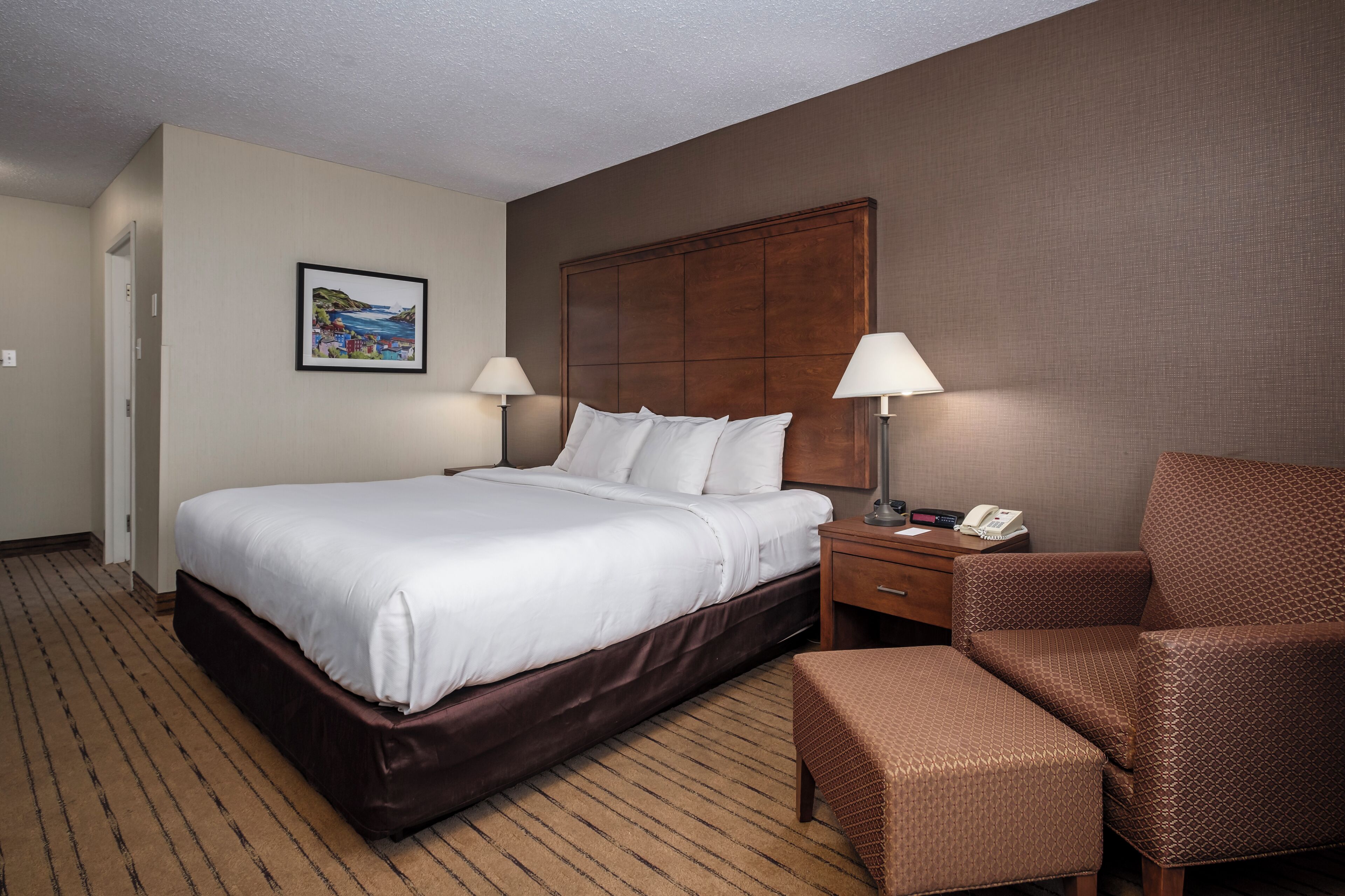 standard king non smoking ground floor | premium bedding, iron/ironing board, free wifi, bed sheets