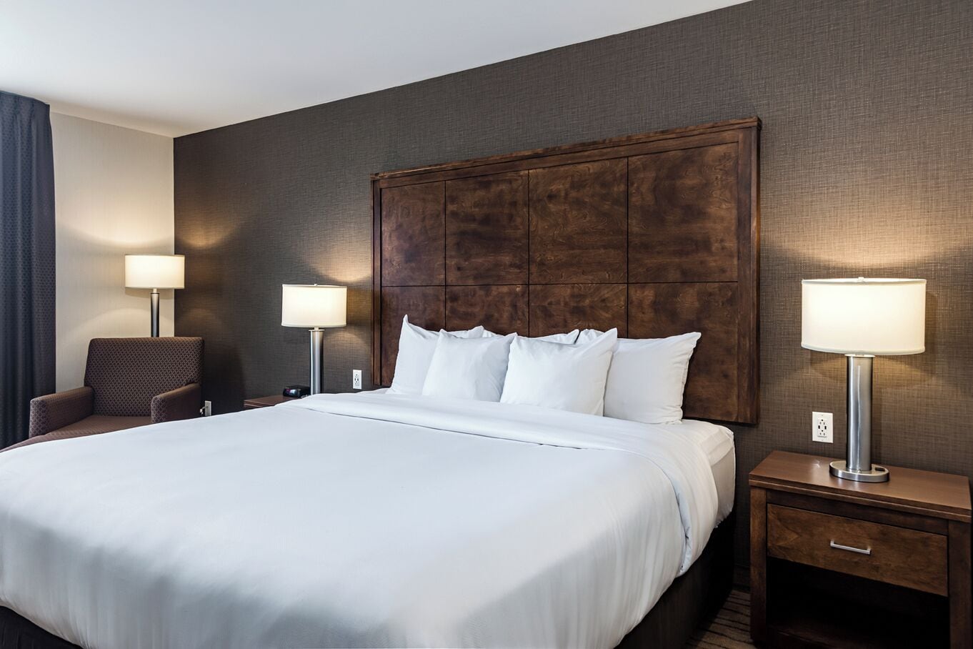 Standard King Non Smoking Superior Room | 高档床上用品、熨斗/熨衣板、免费 WiFi、床单