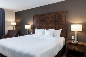 Standard King Non Smoking Superior Room | Ylelliset vuodevaatteet, silitysrauta/-lauta, ilmainen Wi-Fi