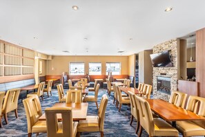 Free daily buffet breakfast - Quality Inn and Suites Winnipeg (Winnipeg)