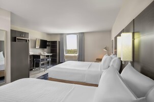 Suite, varias camas, no fumadores (Efficiency, Upgrade) | Colchones con acolchado adicional y escritorio