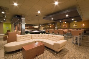 Serves lunch, dinner and happy hour