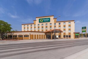 Exterior - Quality Inn and Suites Winnipeg (Winnipeg)