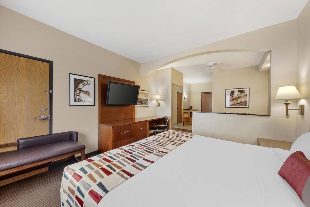 Blackout curtains, iron/ironing board, free cots/infant beds, free WiFi