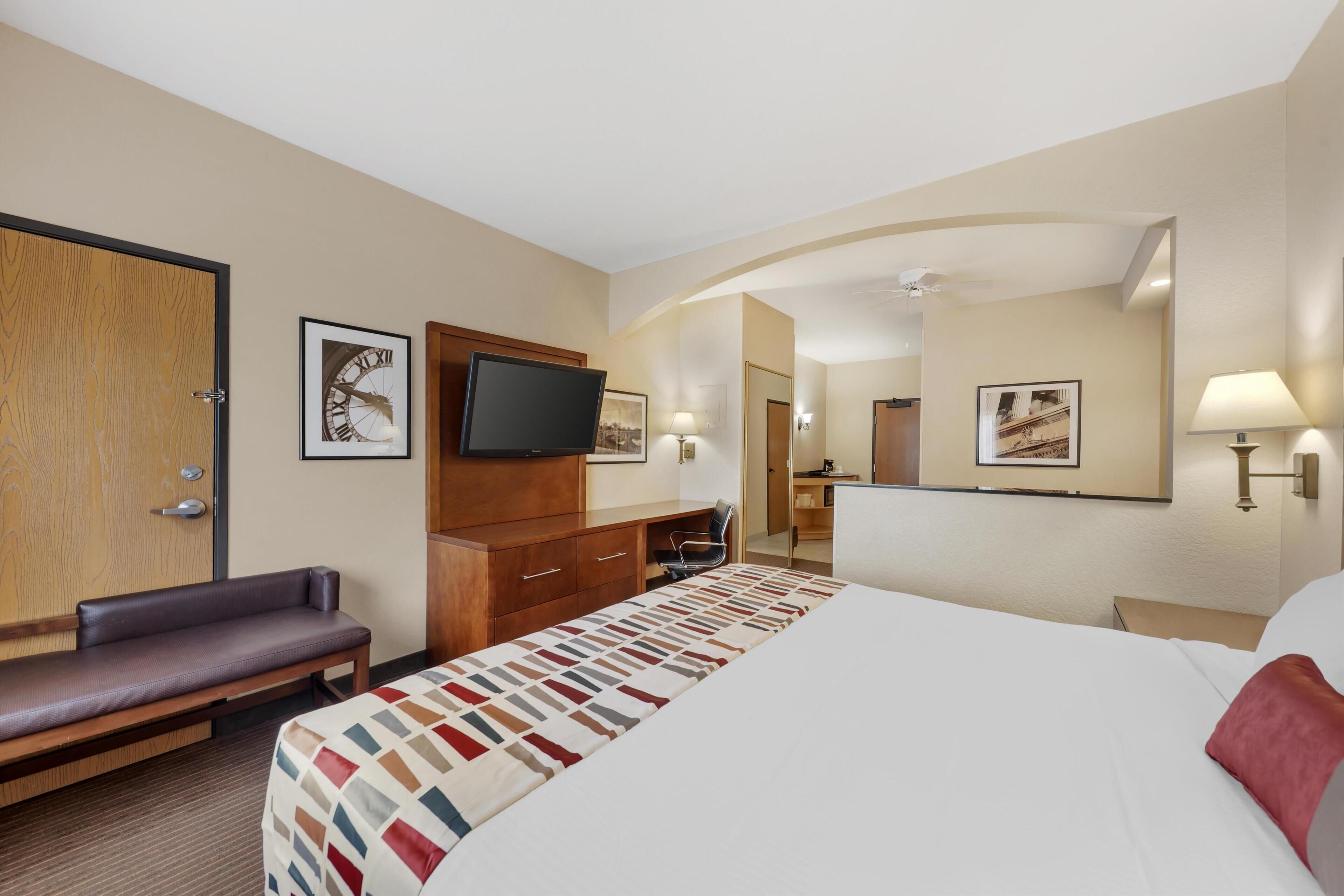 Suite, 1 King Bed, Accessible, Non Smoking (with Sofabed) | Blackout curtains, iron/ironing board, free cots/infant beds, free WiFi