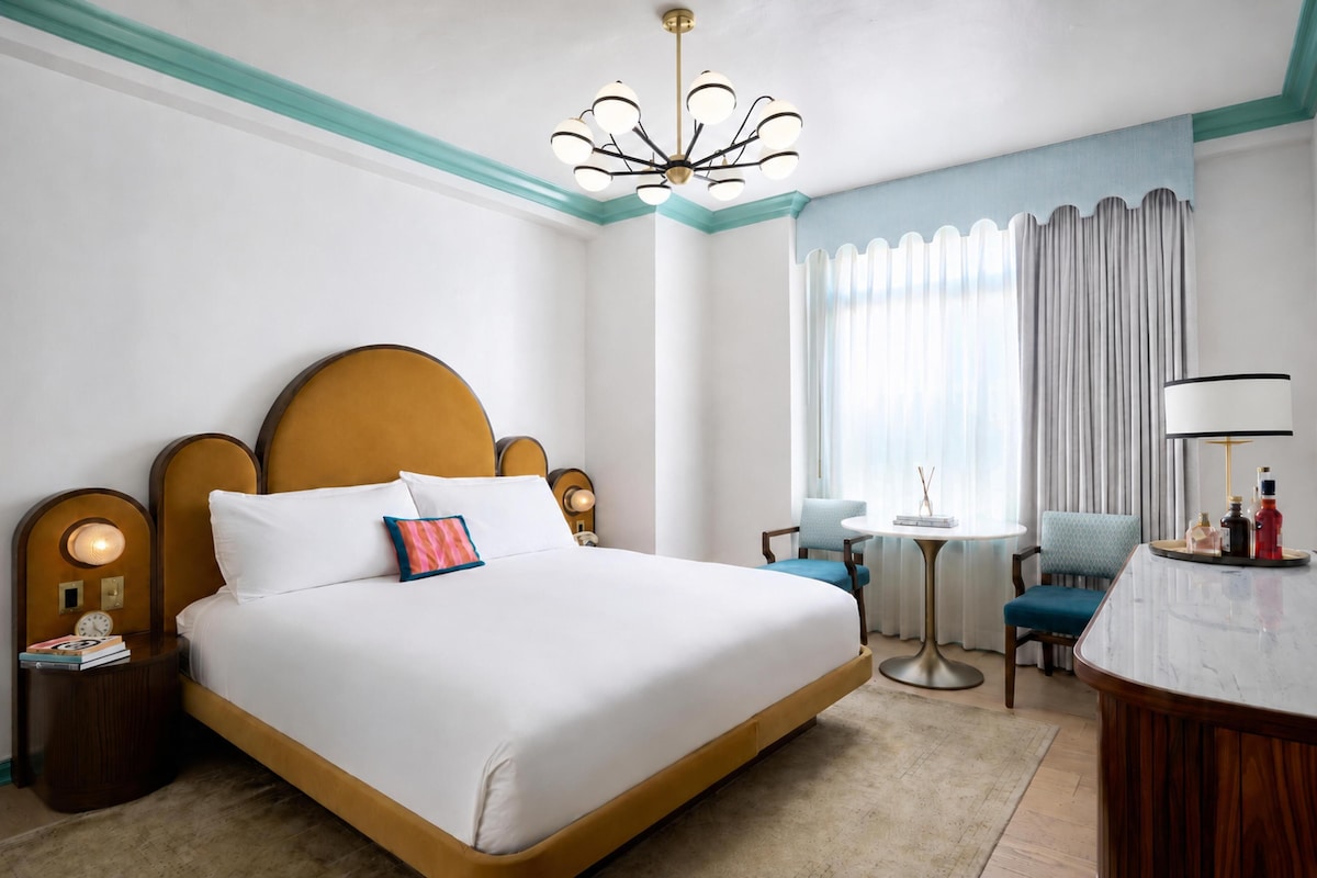 Room, 1 King Bed | Down comforters, pillowtop beds, minibar, in-room safe