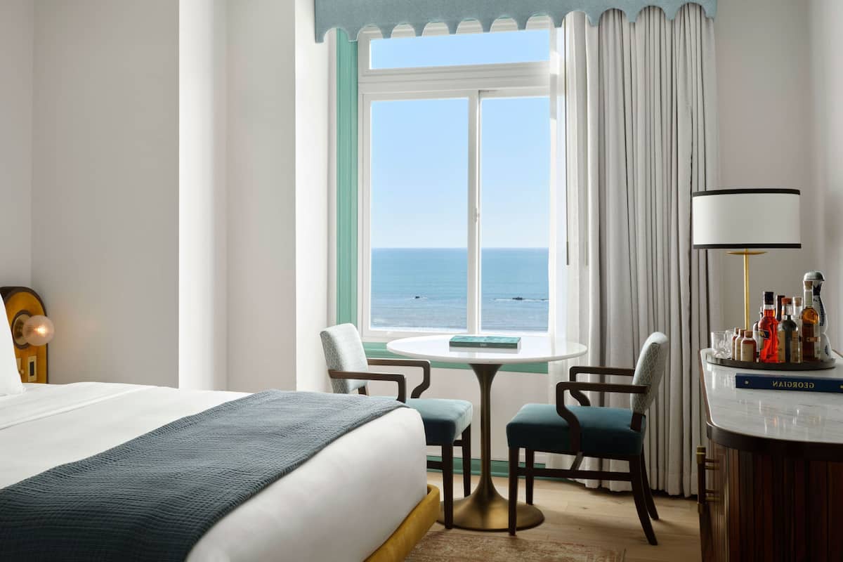 Down comforters, pillowtop beds, minibar, in-room safe