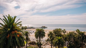 Vista para praia/oceano